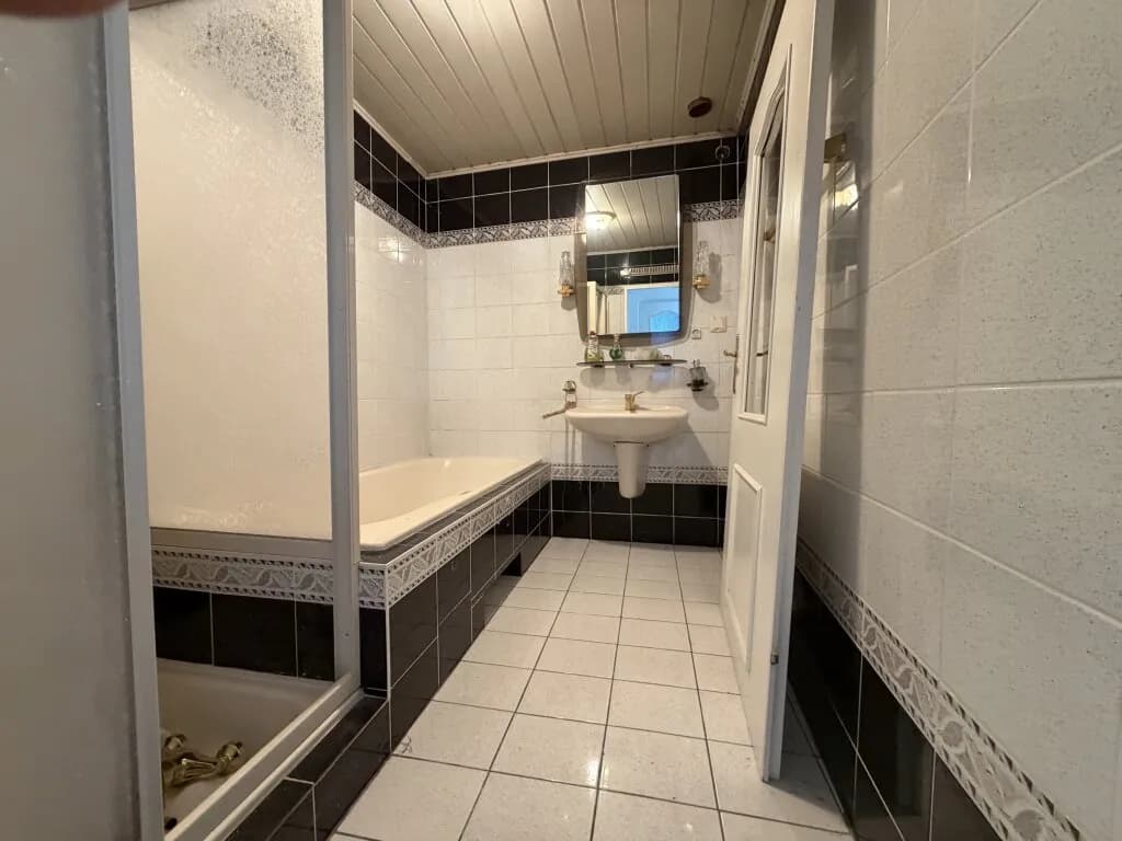 8-Zimmer-Haus kaufen in Baden – 200 m², € 460.000 – Bild 23 von 31