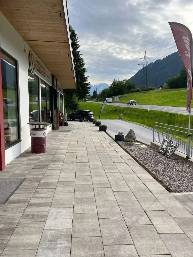1-Zimmer-Gewerbeimmobilie mieten in Kitzbühel – 135 m², € 11 – Bild 2 von 4