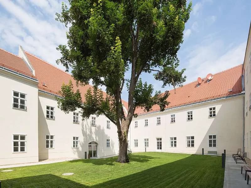 2-Zimmer-Wohnung mieten in Bruck an der Leitha – 77 m², € 985 – Bild 2 von 4