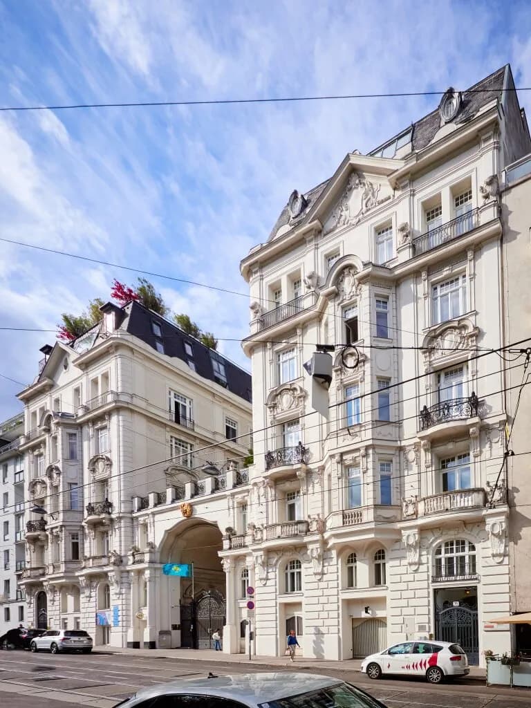 4-Zimmer-Wohnung mieten in Wien – 214,05 m², € 7.566 – Bild 2 von 53
