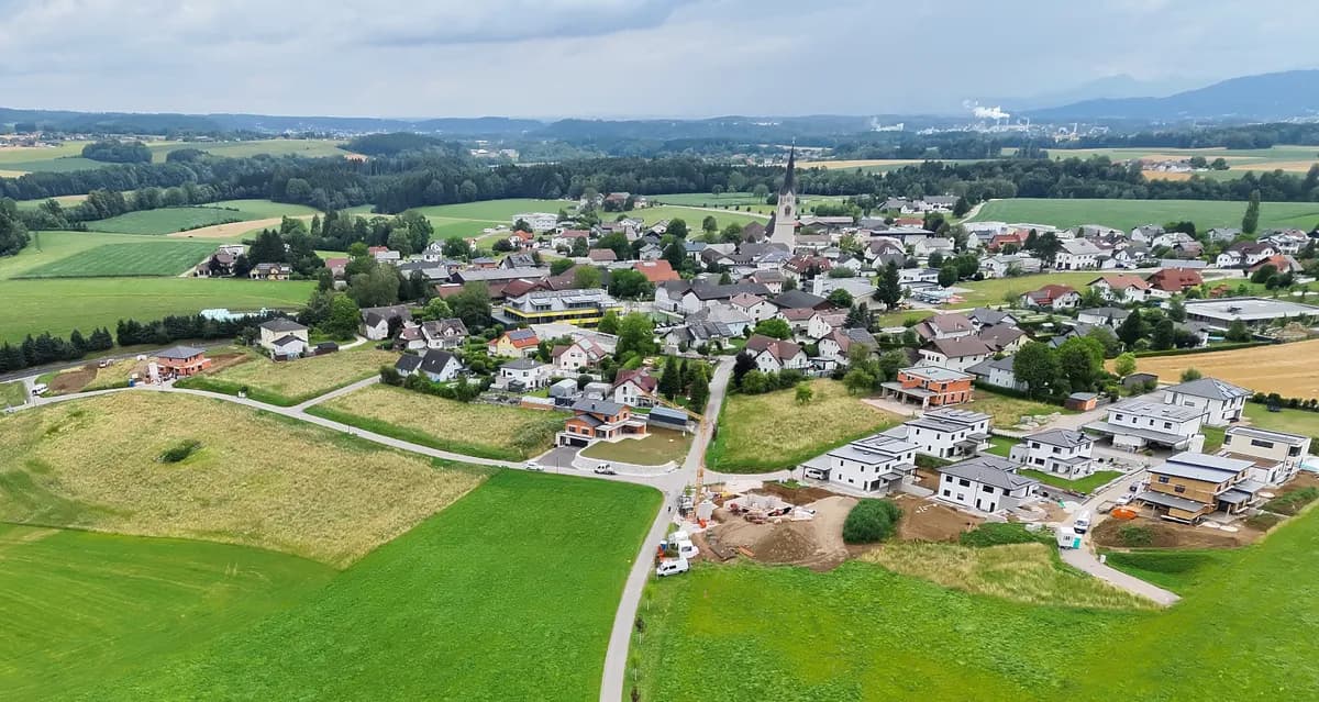 Grundstück kaufen in Vöcklabruck – 900 m², € 142.240
