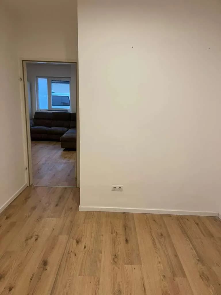 3-Zimmer-Wohnung mieten in Neunkirchen – 50 m², € 590 – Bild 2 von 6