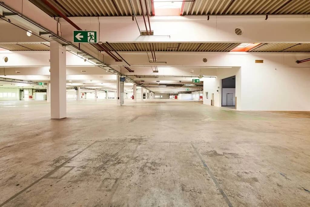 Gewerbeimmobilie mieten in Wiener Neustadt Land – 1 500 m², € 7 – Bild 1 von 9