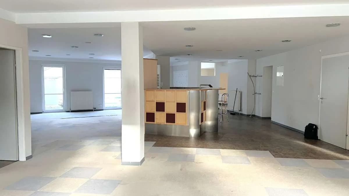 4-Zimmer-Gewerbeimmobilie mieten in Vöcklabruck – 180 m², € 1.950