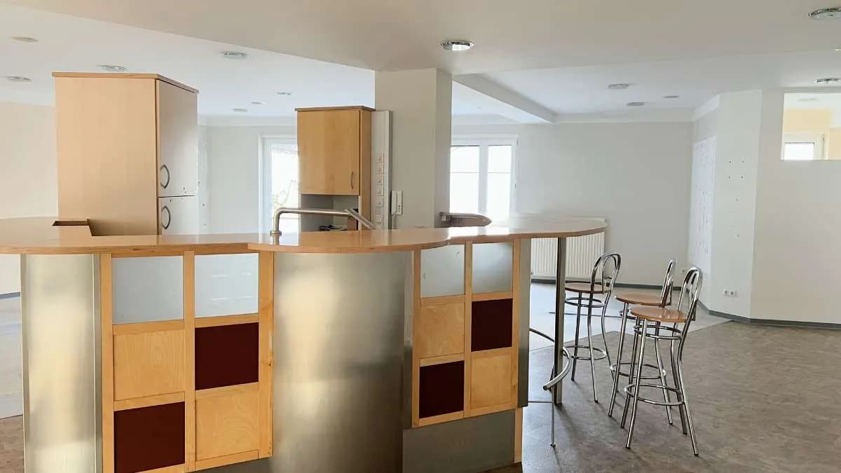 4-Zimmer-Gewerbeimmobilie mieten in Vöcklabruck – 180 m², € 1.950 – Bild 2 von 11