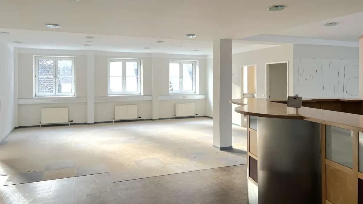 4-Zimmer-Gewerbeimmobilie mieten in Vöcklabruck – 180 m², € 1.950 – Bild 3 von 11