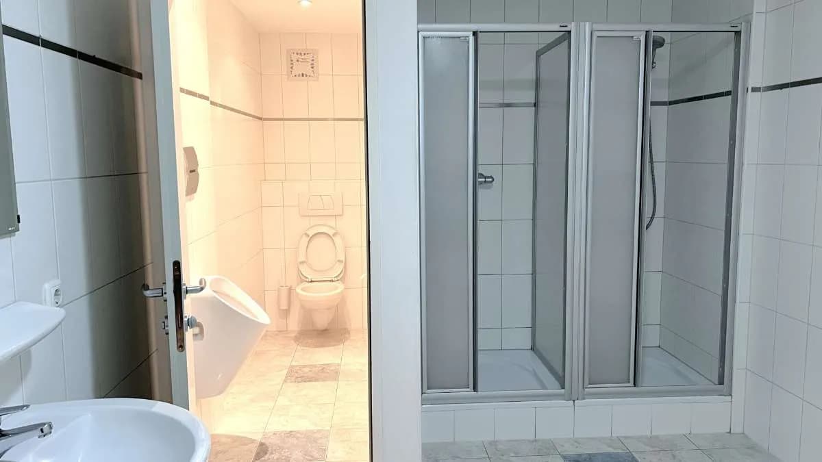 4-Zimmer-Gewerbeimmobilie mieten in Vöcklabruck – 180 m², € 1.950 – Bild 9 von 11