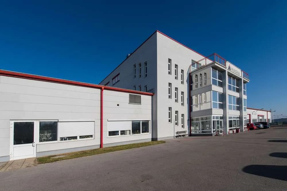 Gewerbeimmobilie mieten in Wiener Neustadt Land – 6 500 m², € 5 – Bild 2 von 6