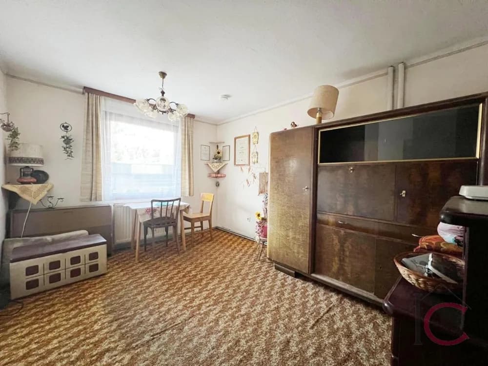 6-Zimmer-Haus kaufen in Feldkirchen – 412 m², € 180.000 – Bild 2 von 5