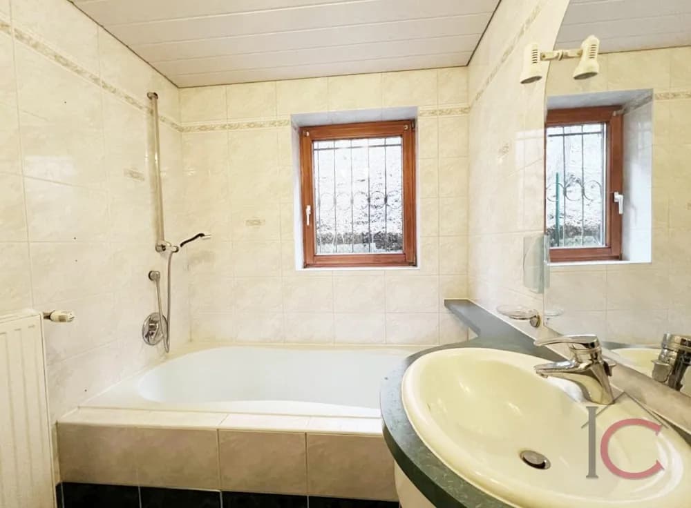 6-Zimmer-Haus kaufen in Feldkirchen – 412 m², € 180.000 – Bild 5 von 5