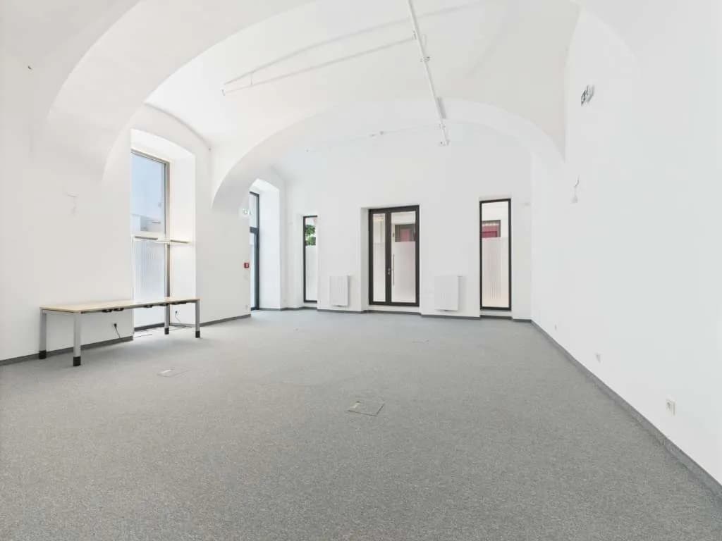 Gewerbeimmobilie mieten in Linz – 74 m², € 2.527