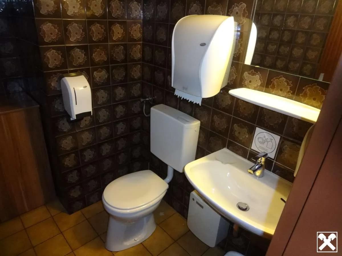 2-Zimmer-Gewerbeimmobilie mieten in Neunkirchen – 132 m², € 1.150 – Bild 11 von 12