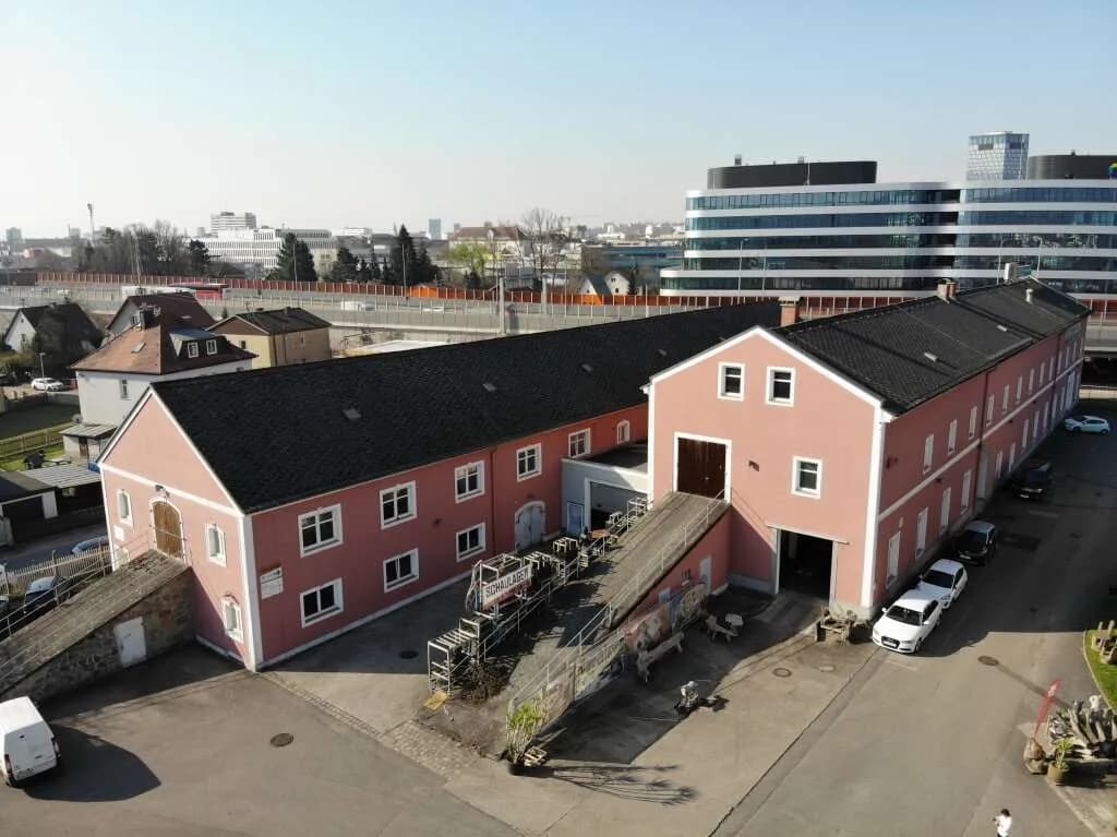 Gewerbeimmobilie mieten in Linz – 1 300 m², € 8.497