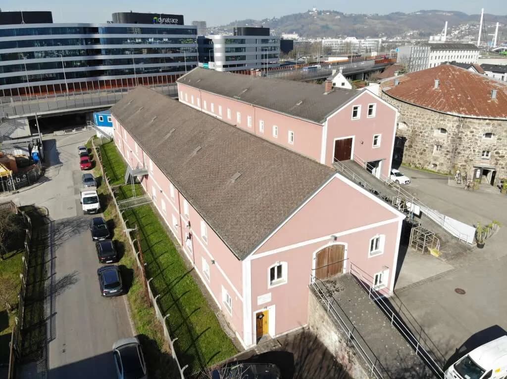 Gewerbeimmobilie mieten in Linz – 1 300 m², € 8.497 – Bild 2 von 31