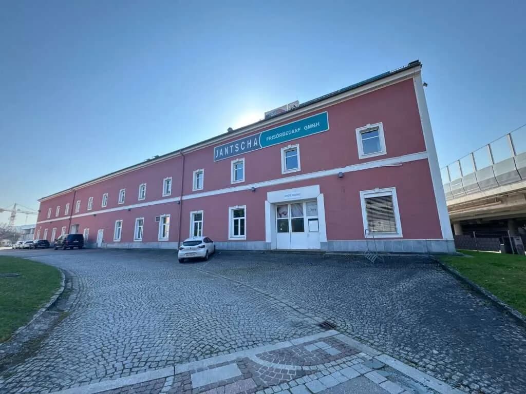 Gewerbeimmobilie mieten in Linz – 1 300 m², € 8.497 – Bild 5 von 31
