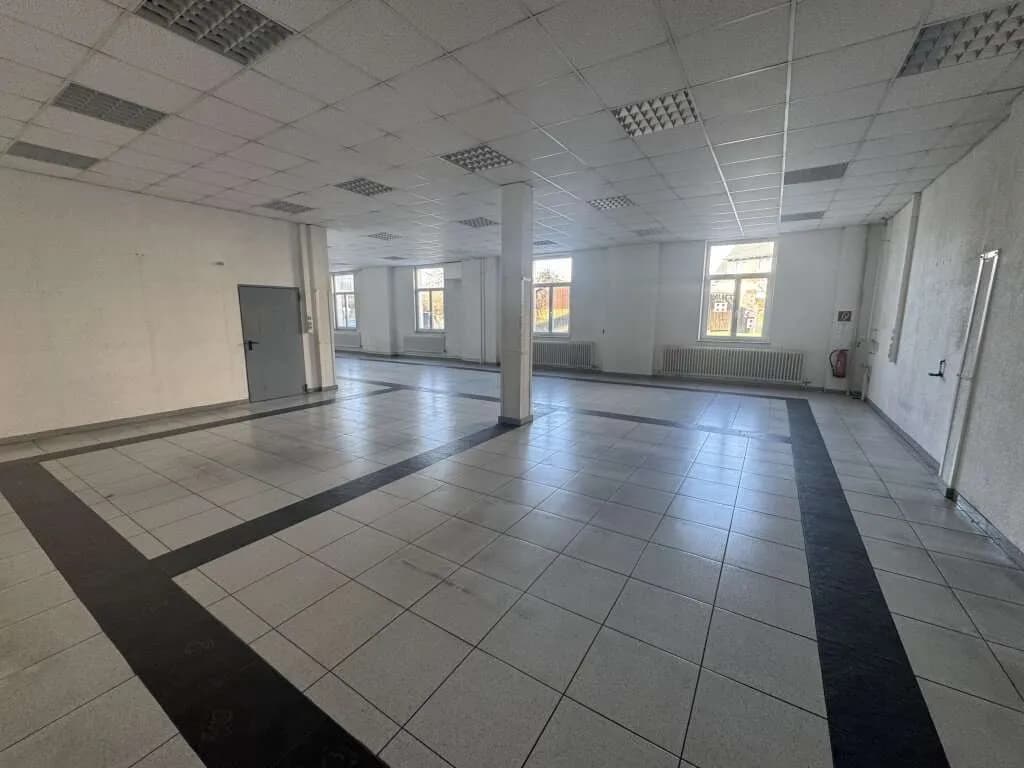Gewerbeimmobilie mieten in Linz – 1 300 m², € 8.497 – Bild 24 von 31
