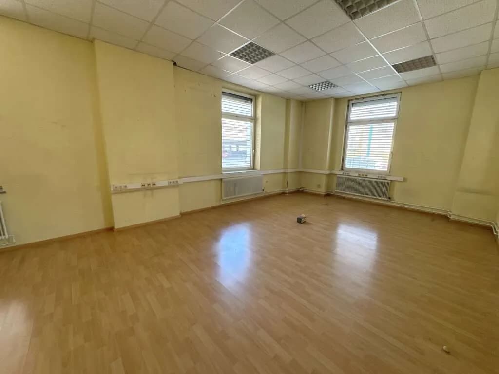 Gewerbeimmobilie mieten in Linz – 1 300 m², € 8.497 – Bild 26 von 31