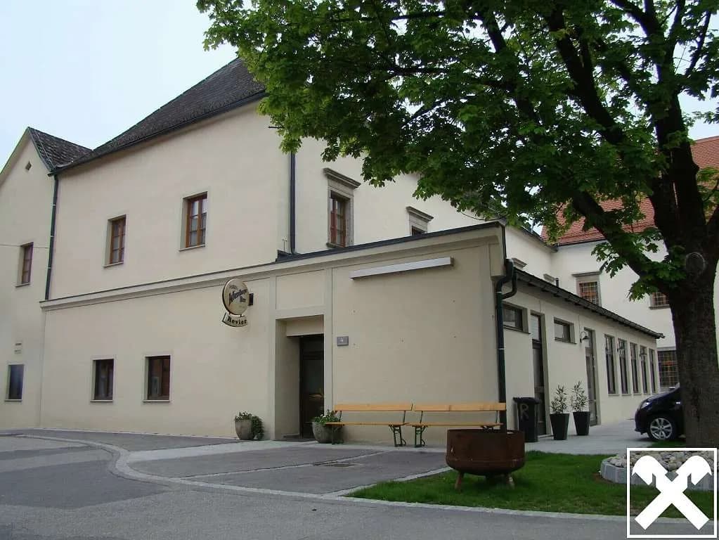 Gewerbeimmobilie mieten in Perg – 120 m², € 1.270 – Bild 1 von 8