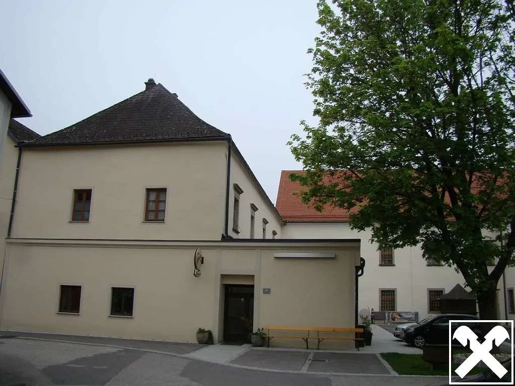 Gewerbeimmobilie mieten in Perg – 120 m², € 1.270 – Bild 2 von 8