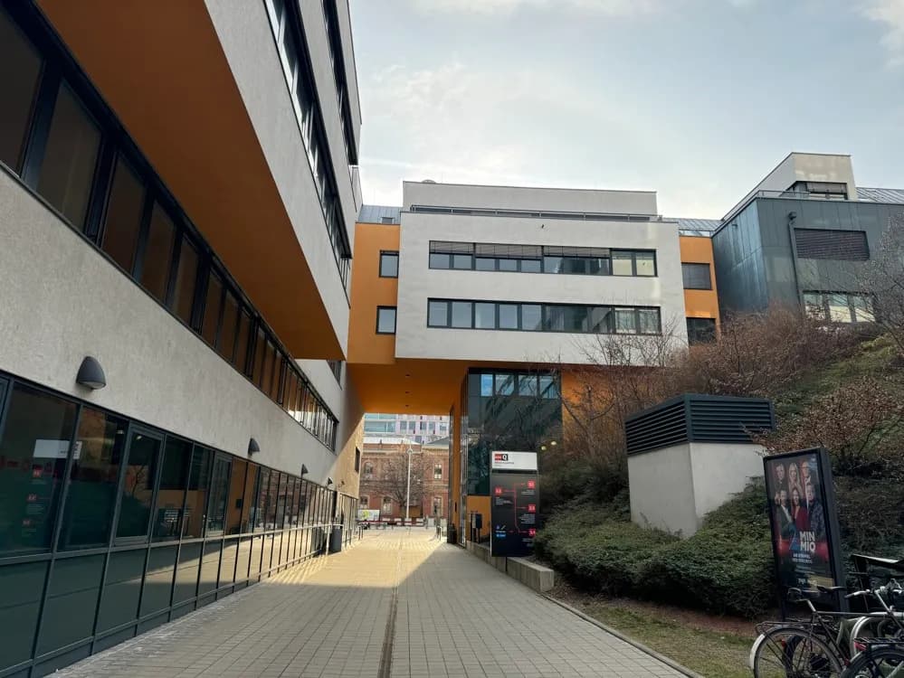 Gewerbeimmobilie mieten in Wien – 8 138 m², € 13