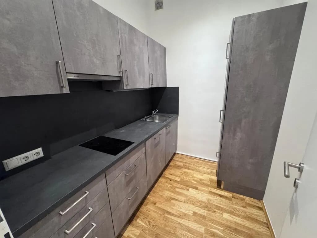 12-Zimmer-Gewerbeimmobilie mieten in Wien – 362 m², € 7.443 – Bild 3 von 23
