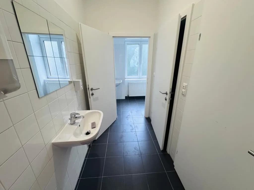 12-Zimmer-Gewerbeimmobilie mieten in Wien – 362 m², € 7.443 – Bild 11 von 23