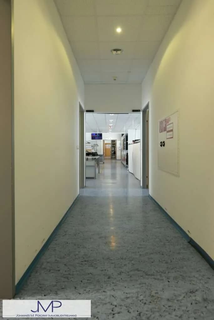 10-Zimmer-Gewerbeimmobilie mieten in Wien – 832 m², € 10.814 – Bild 12 von 25
