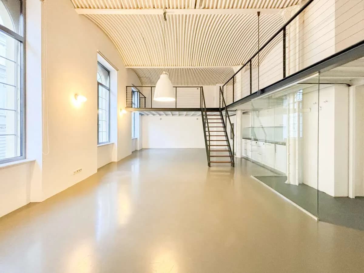 2-Zimmer-Wohnung mieten in Wien – 131,86 m², € 2.754