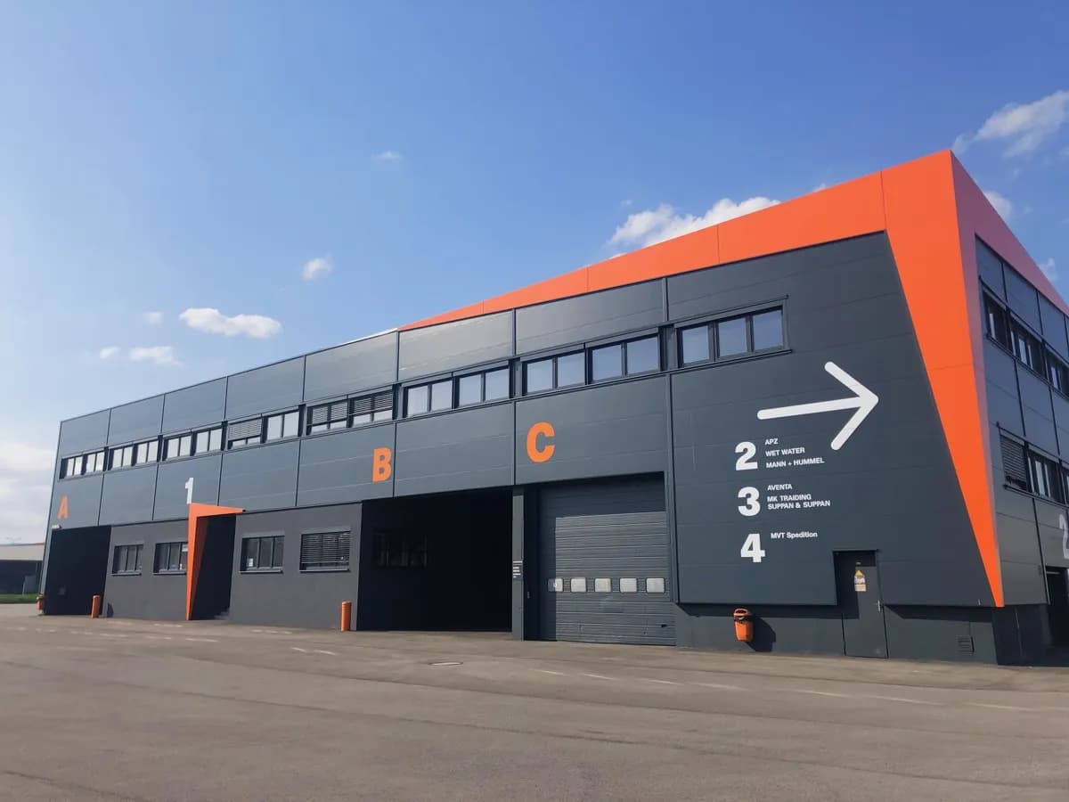 Gewerbeimmobilie mieten in Mödling – 1 800 m², € 7 – Bild 1 von 15