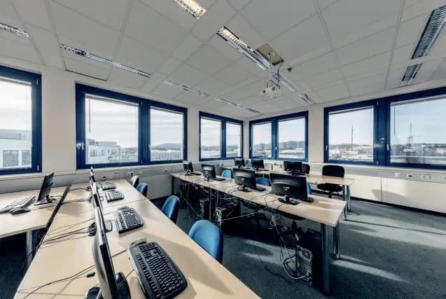 Gewerbeimmobilie mieten in Wien – 2 700 m², € 10 – Bild 2 von 11