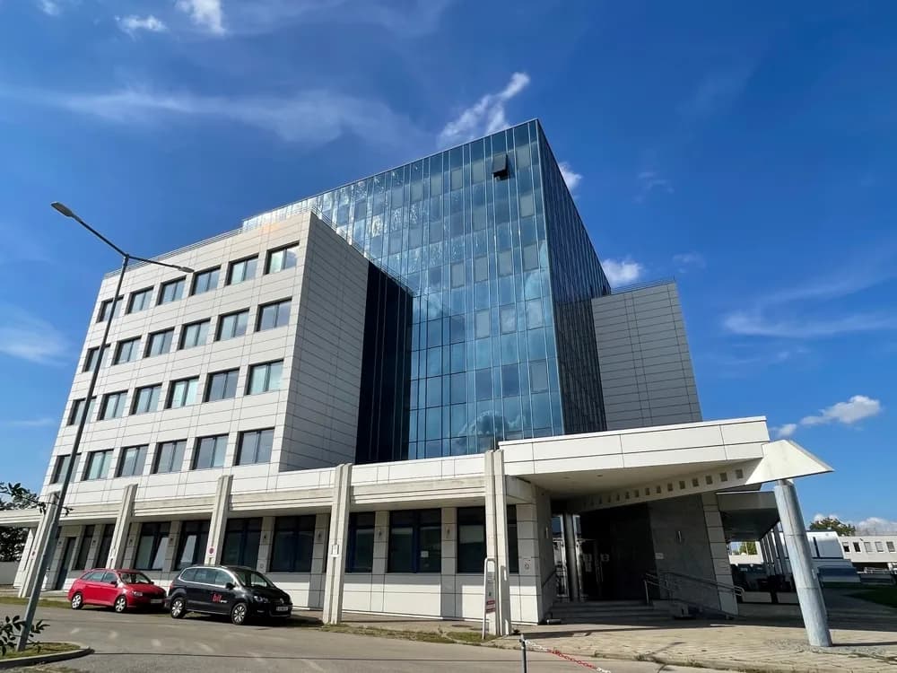 Gewerbeimmobilie mieten in Wien – 3 600 m², € 10