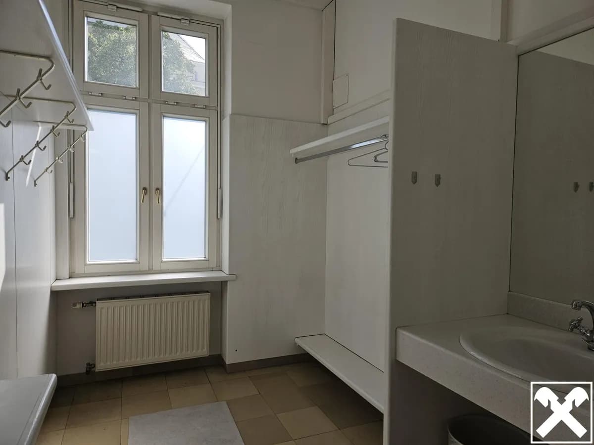 6-Zimmer-Gewerbeimmobilie mieten in Linz – 240 m², € 3.240 – Bild 8 von 10