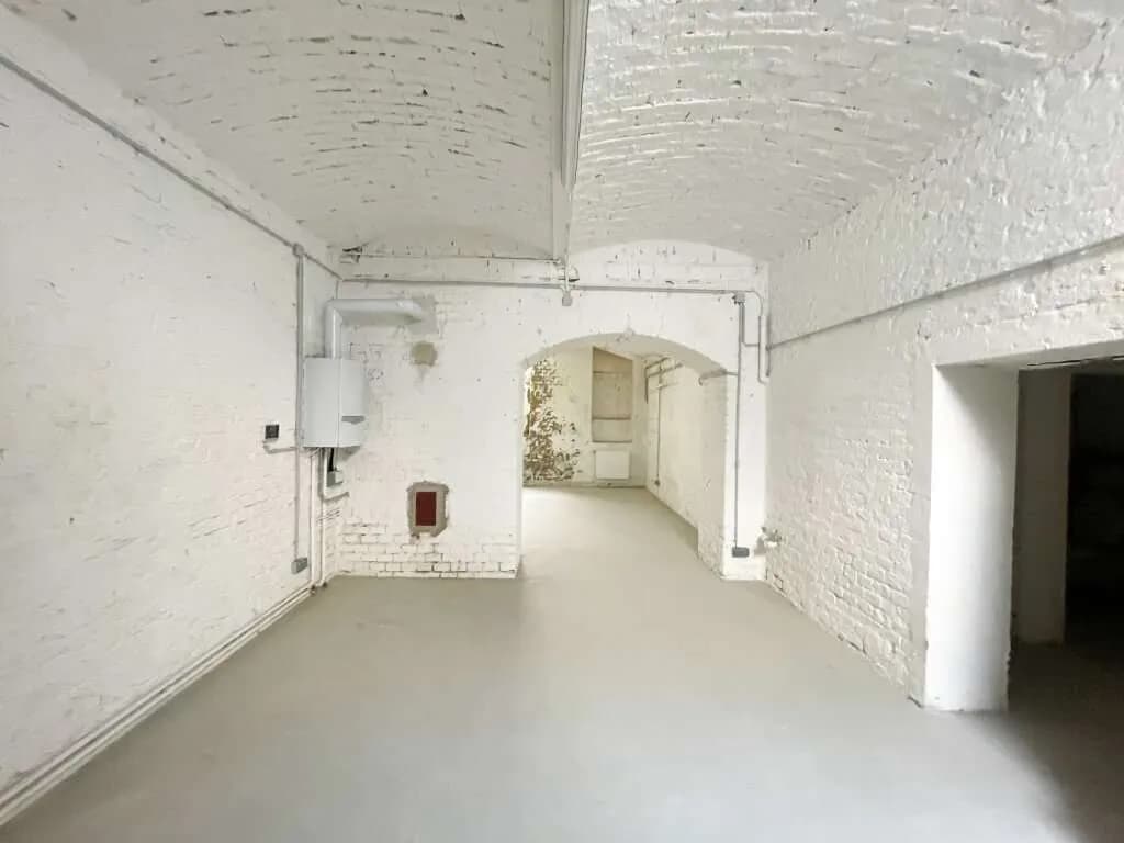 15-Zimmer-Gewerbeimmobilie mieten in Wien – 291 m², € 1.907