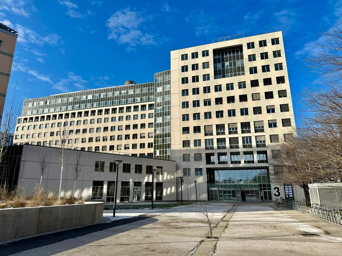 Gewerbeimmobilie mieten in Wien – 1 254 m², € 18