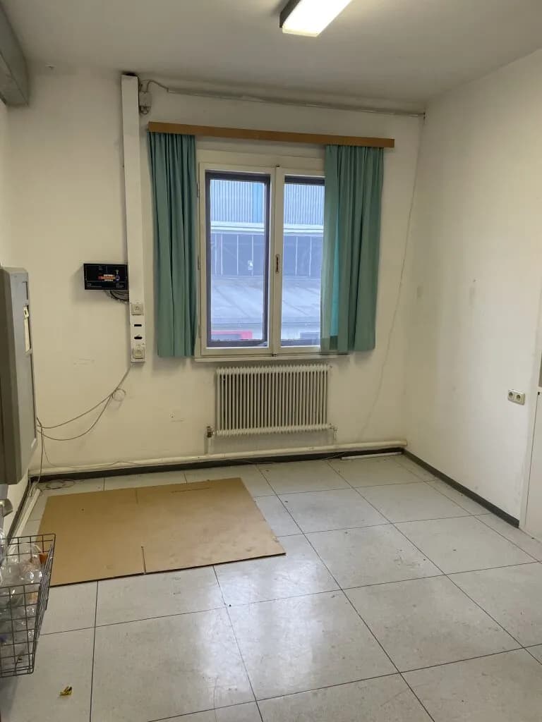 8-Zimmer-Gewerbeimmobilie mieten in Vöcklabruck – 233 m², € 1.977 – Bild 11 von 19