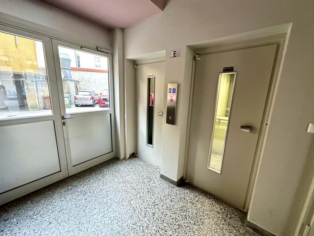 15-Zimmer-Gewerbeimmobilie mieten in Graz – 400 m², € 3.987 – Bild 30 von 31