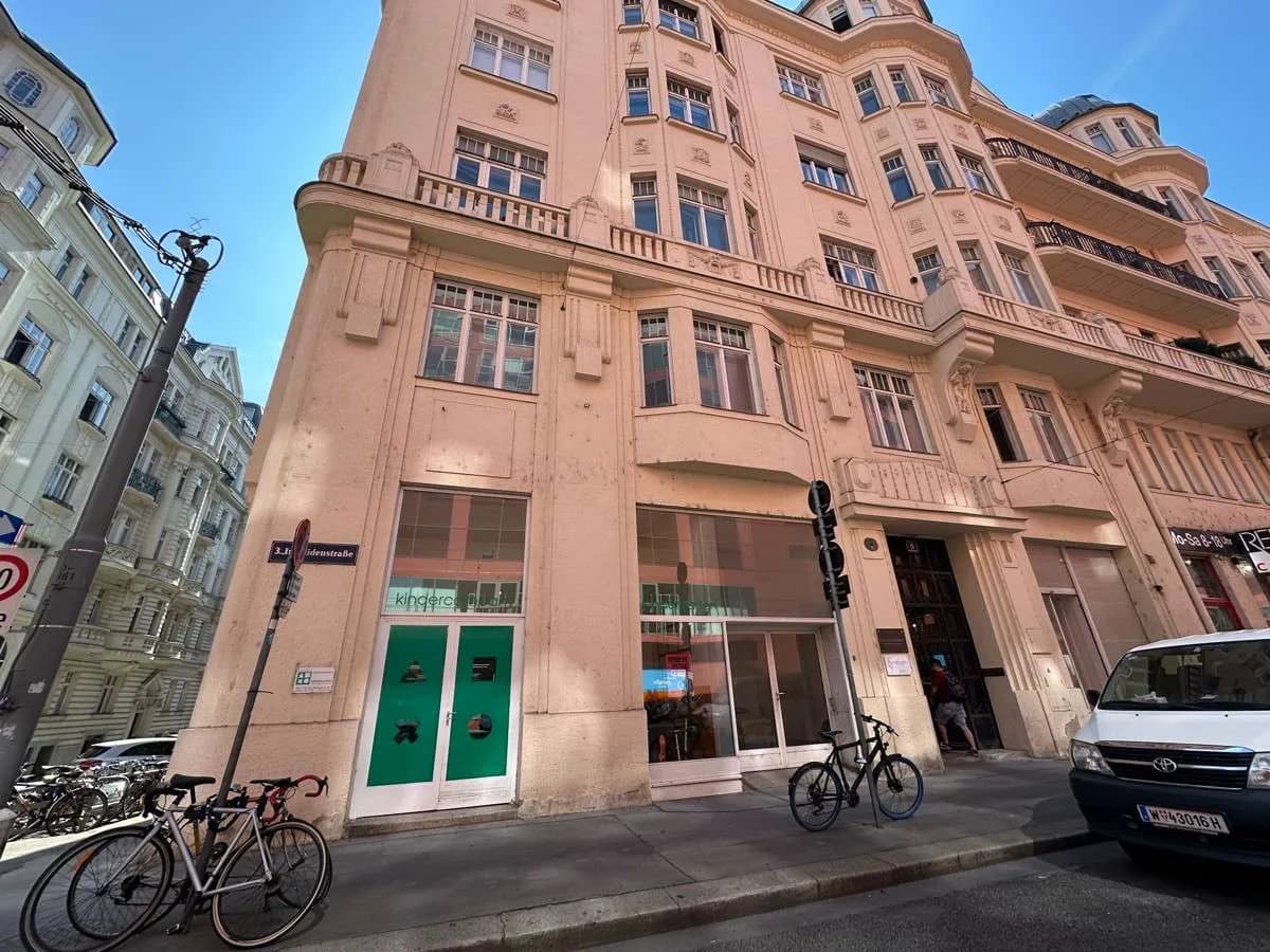 Gewerbeimmobilie mieten in Wien – 389 m², € 4.631