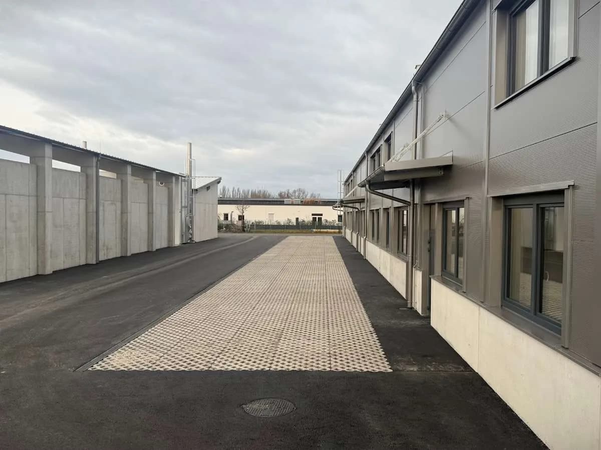 Gewerbeimmobilie mieten in Baden – 2 082 m², € 10 – Bild 18 von 49