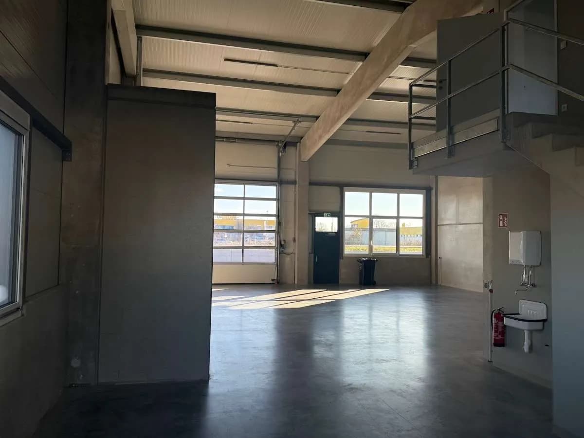 Gewerbeimmobilie mieten in Baden – 2 082 m², € 10 – Bild 27 von 49