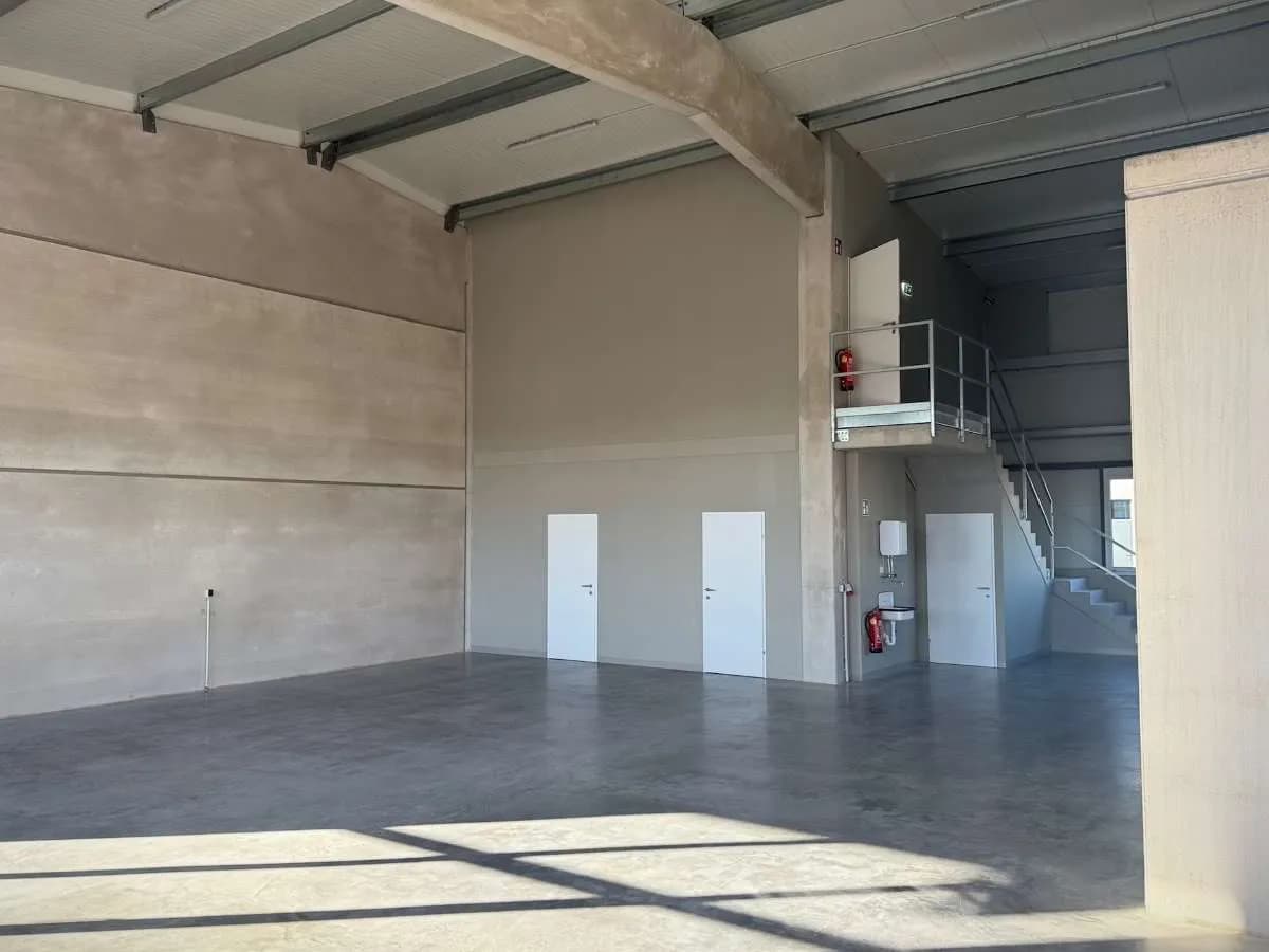 Gewerbeimmobilie mieten in Baden – 2 082 m², € 10 – Bild 29 von 49