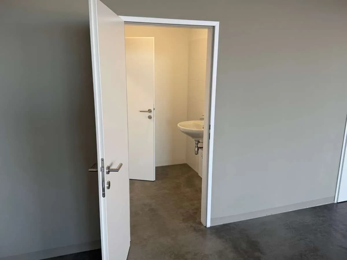 Gewerbeimmobilie mieten in Baden – 2 082 m², € 10 – Bild 32 von 49