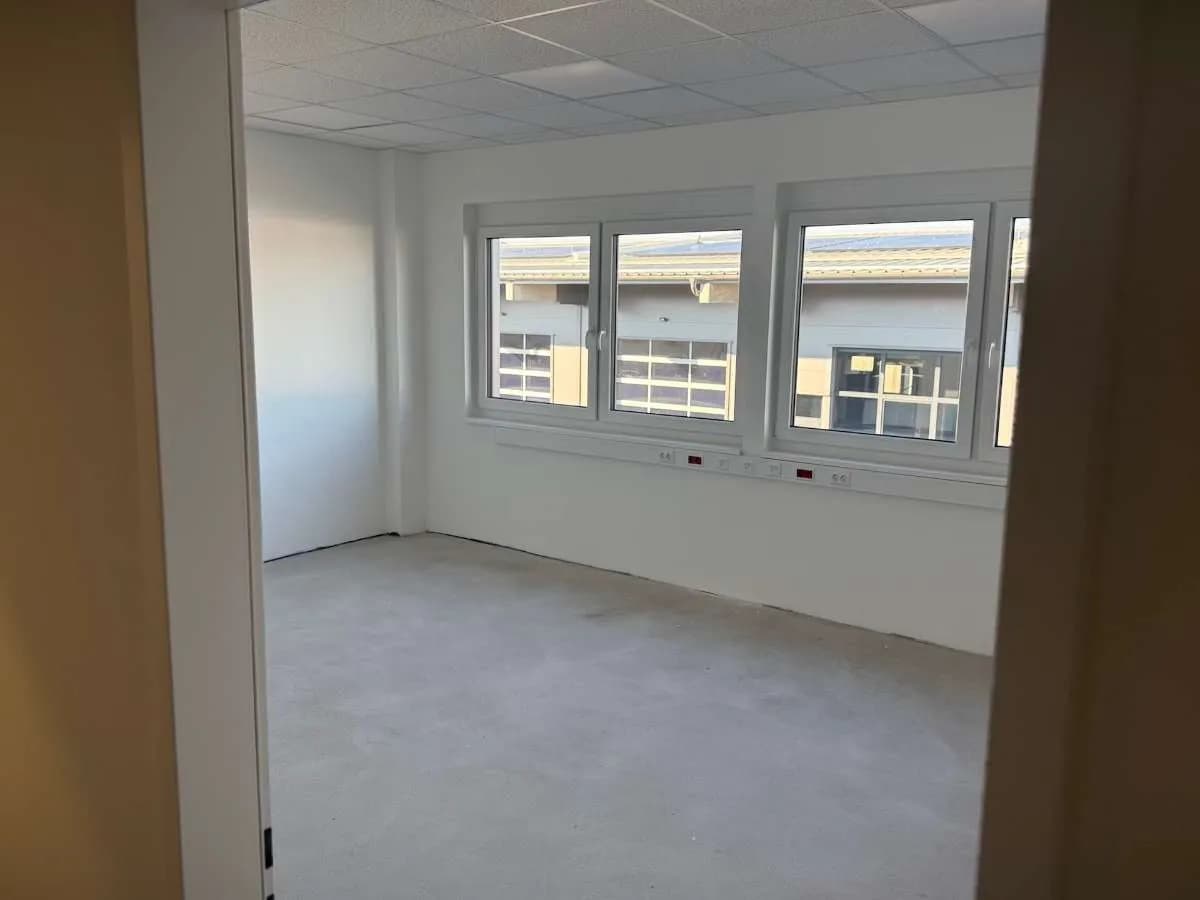 Gewerbeimmobilie mieten in Baden – 2 082 m², € 10 – Bild 42 von 49