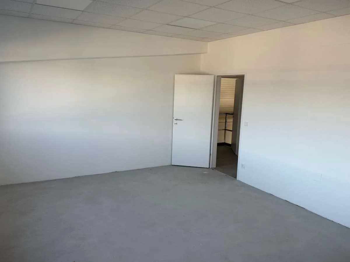 Gewerbeimmobilie mieten in Baden – 2 082 m², € 10 – Bild 43 von 49