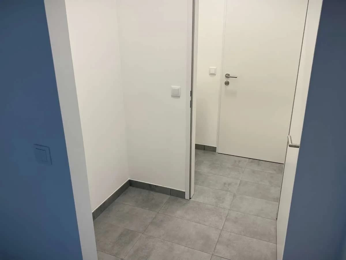 Gewerbeimmobilie mieten in Baden – 2 082 m², € 10 – Bild 44 von 49