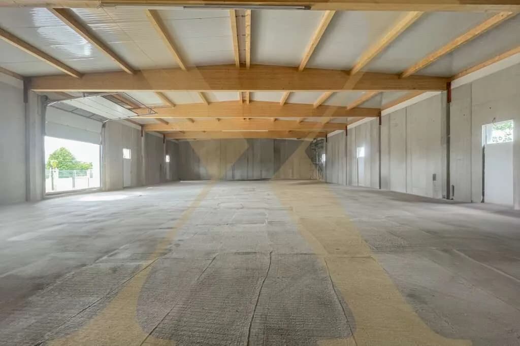 Gewerbeimmobilie mieten in Eferding – 726 m², € 5.443