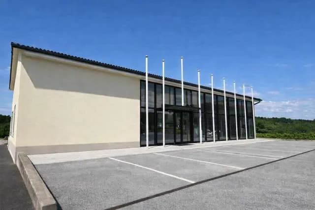 Gewerbeimmobilie mieten in Weiz – 270 m², € 2.430 – Bild 1 von 39
