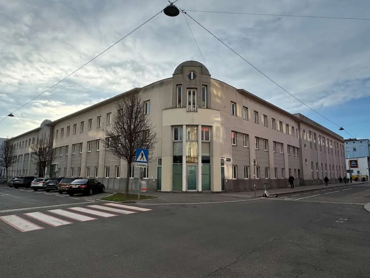 Gewerbeimmobilie mieten in Wien – 565 m², € 9