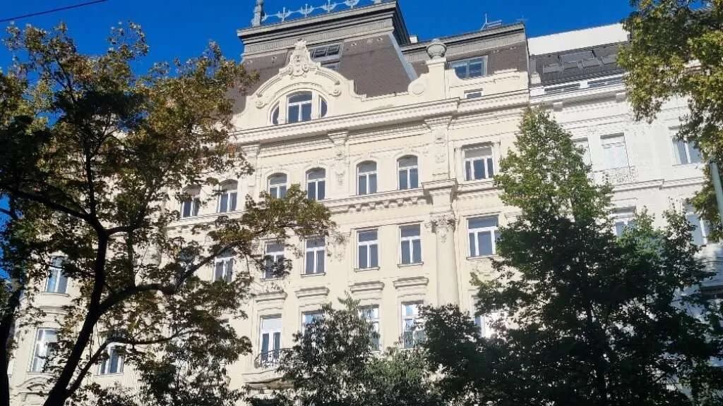 Gewerbeimmobilie mieten in Wien – 369 m², € 10.167