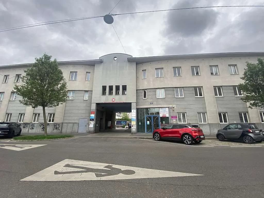 Gewerbeimmobilie mieten in Wien – 468 m², € 6.047