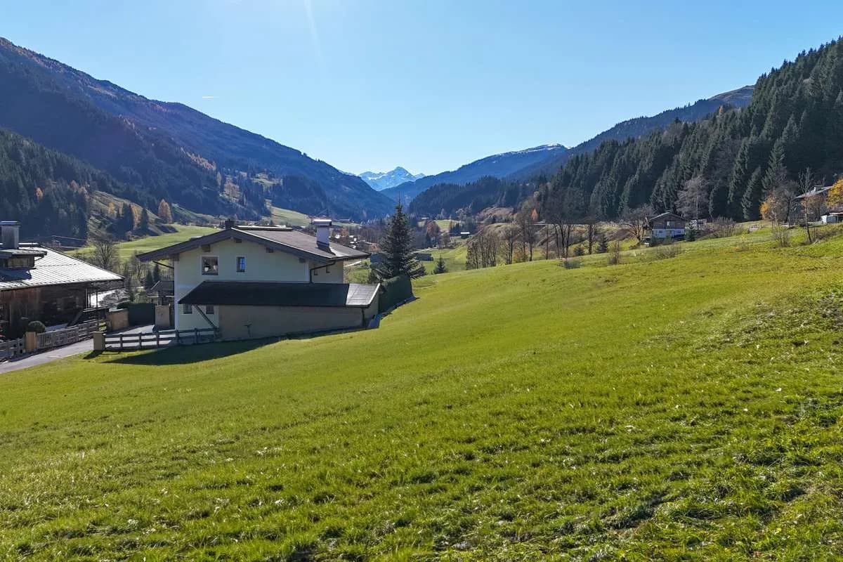 Grundstück kaufen in Kitzbühel – 1 600 m², € 1.950.000 – Bild 1 von 4